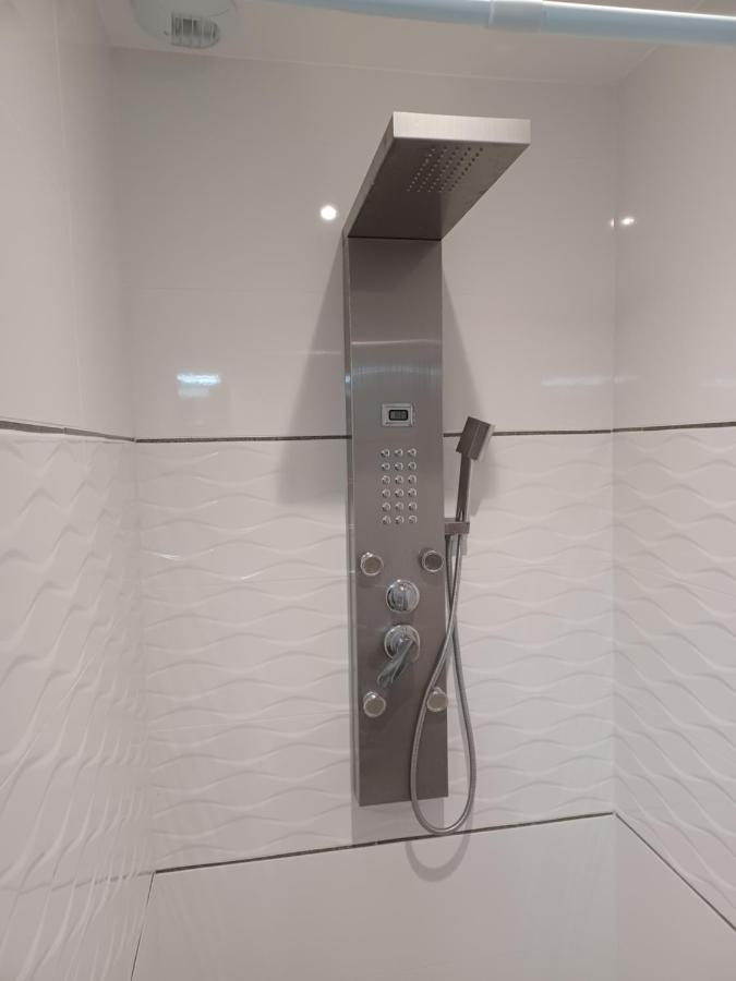 Chambre Privee/Climatisee+Tv /Petit Dejeuner Inclu/Tout Confort Nevers Exteriör bild